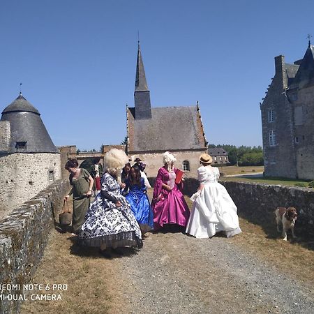 Chateau De Bourgon Montourtier Exterior foto