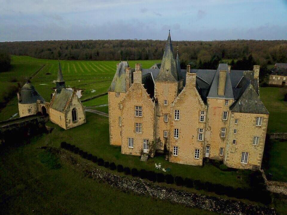 Chateau De Bourgon Montourtier Exterior foto